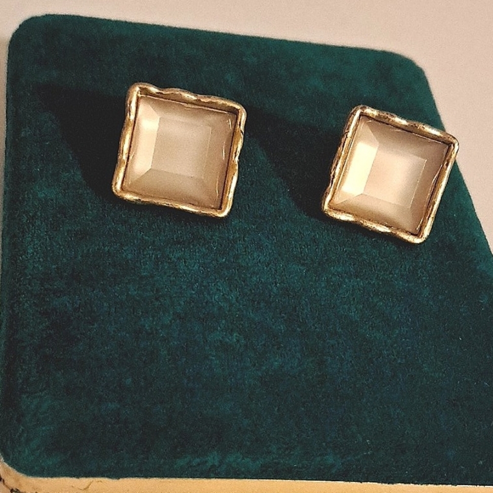 Vintage Square Stud Earrings Set in Gold